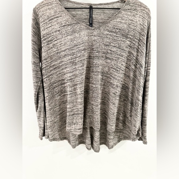 W118 By Walter Baker Oversized Top Heathered Gray Size XS - Picture 3 of 5